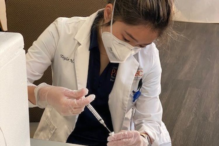 Pacific Student Mixing Vaccine